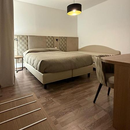Hotel Miramare ピネート エクステリア 写真
